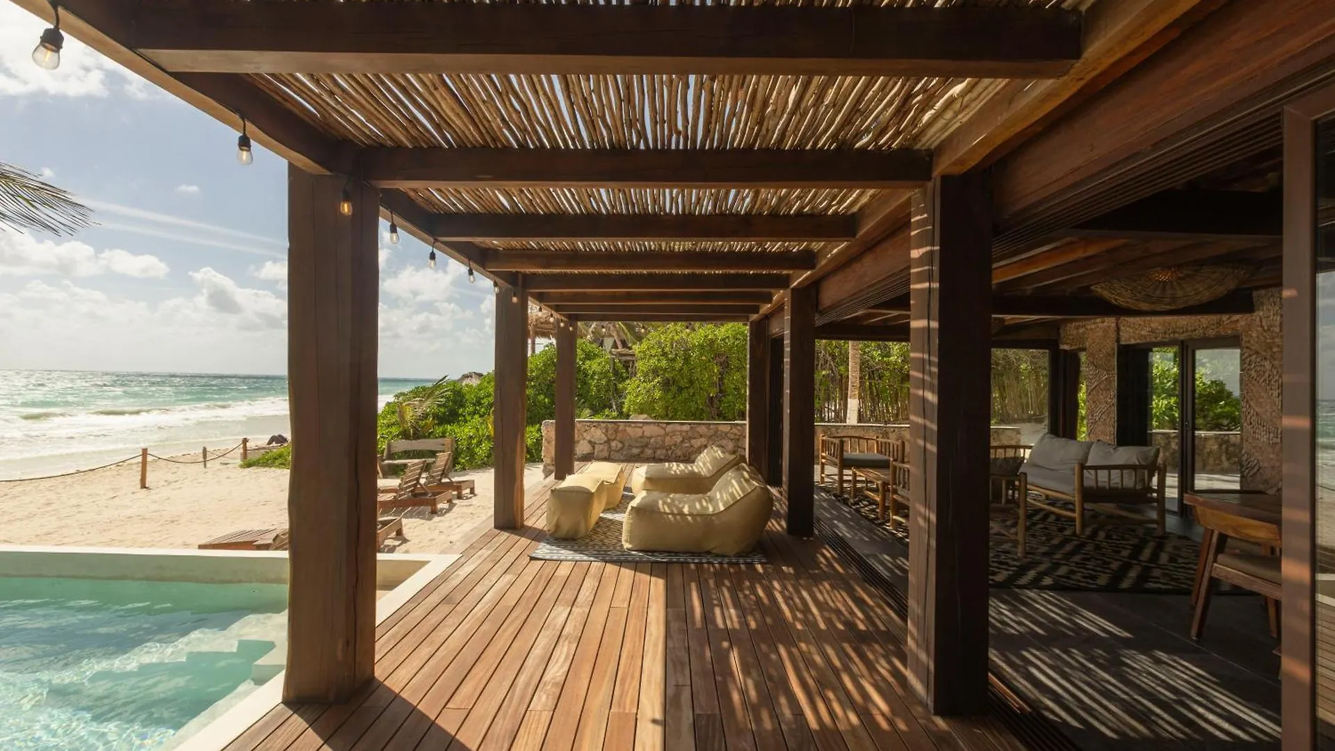 Casa Aakbal - Luxury Beach Front Villa Tulum