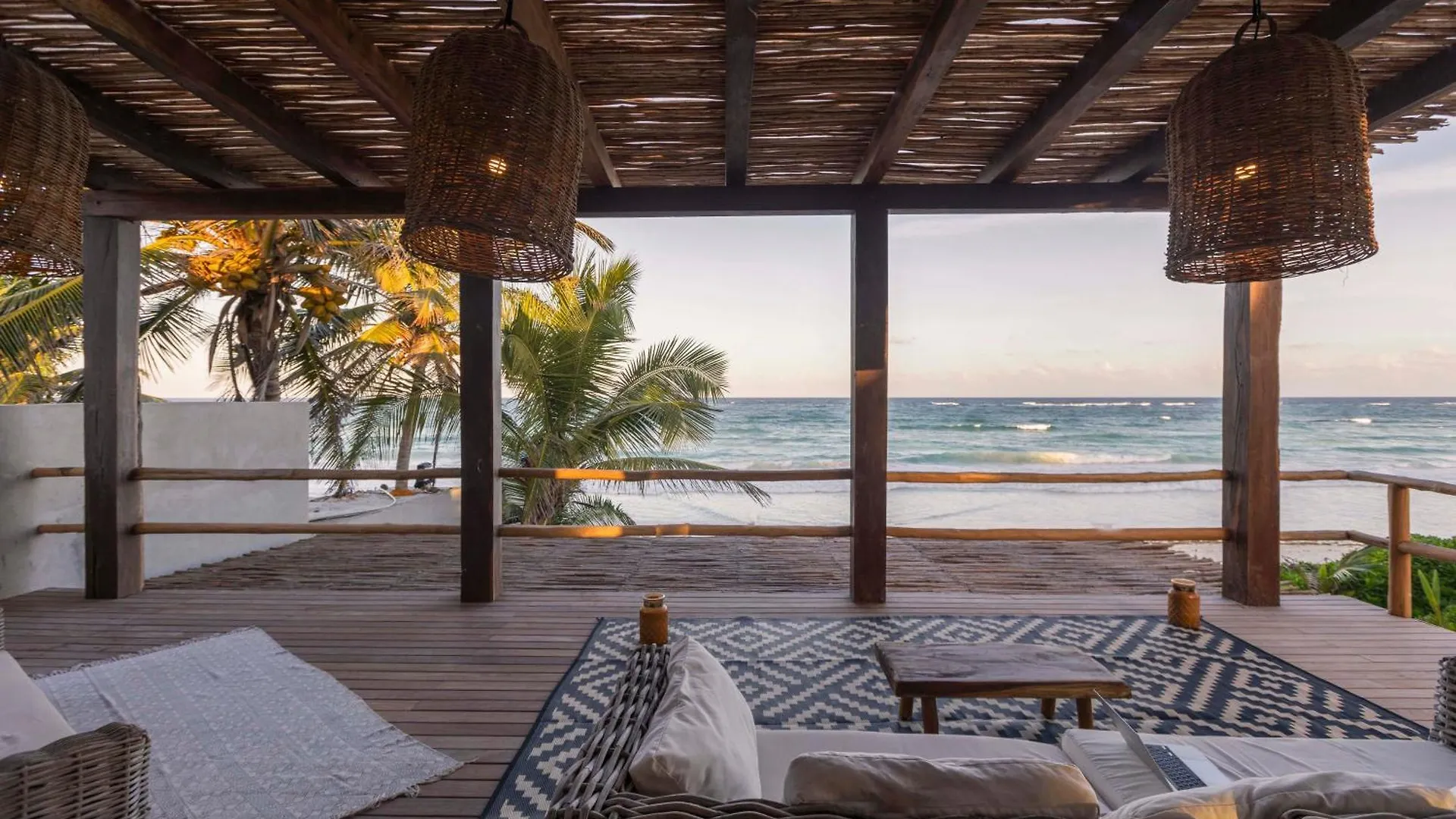 Casa Aakbal - Luxury Beach Front Villa Tulum
