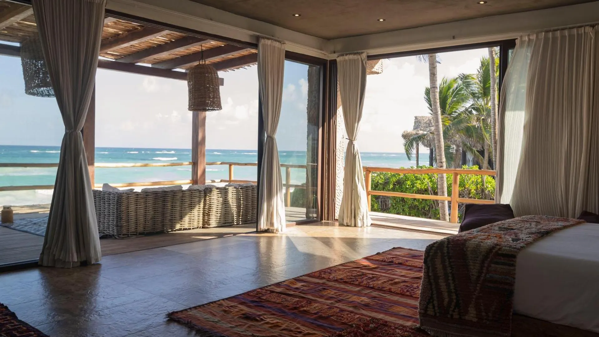Casa Aakbal - Luxury Beach Front Villa Tulum