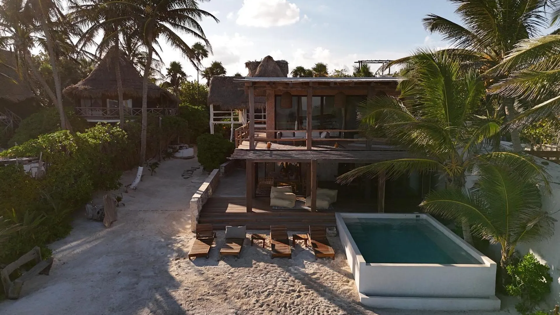 Casa Aakbal - Luxury Beach Front Villa Tulum
